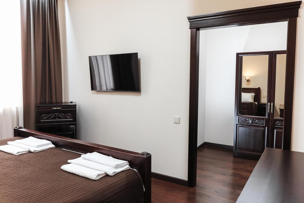 Dvin Hotel Pavlodar Exterior foto