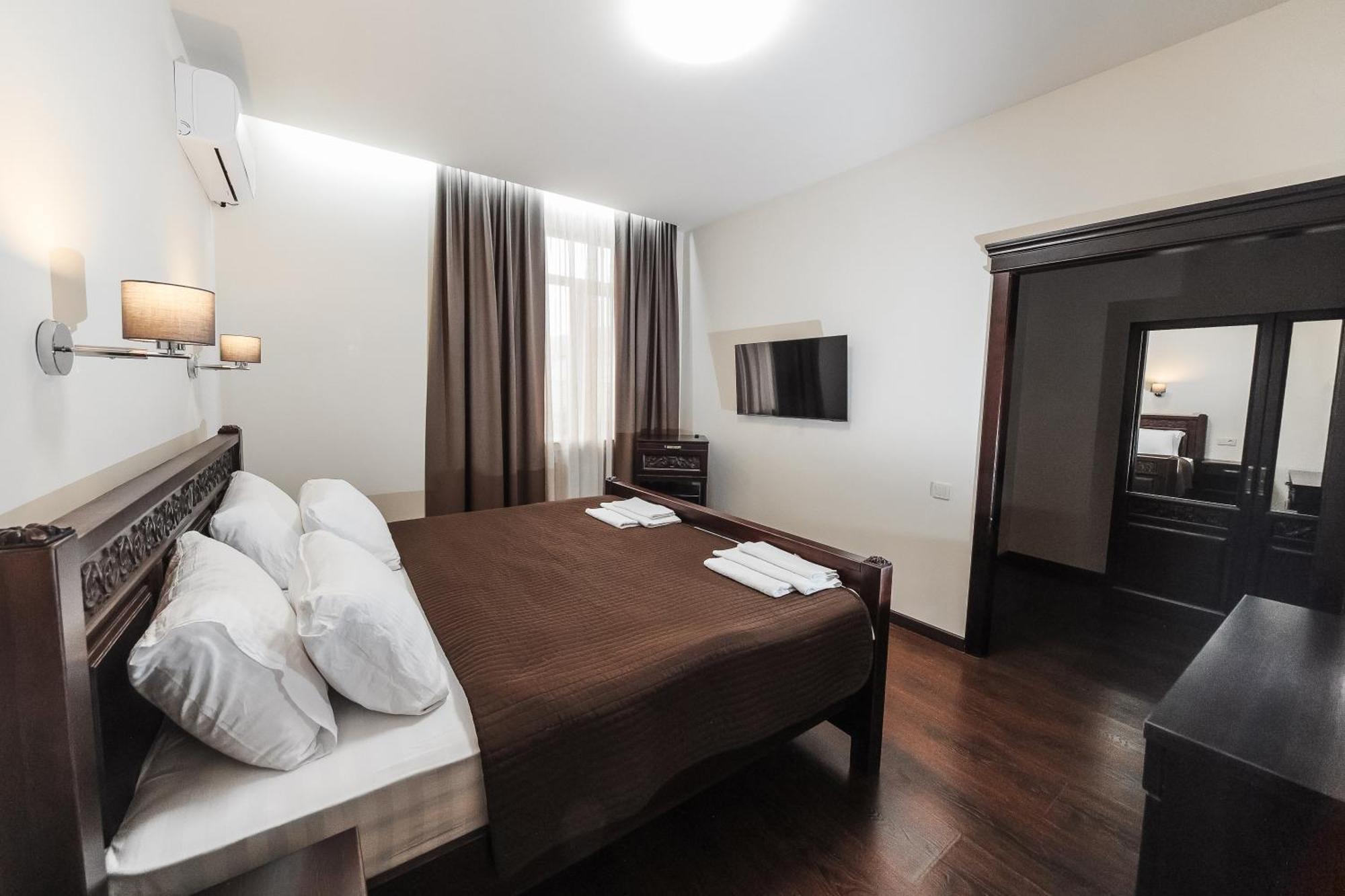 Dvin Hotel Pavlodar Exterior foto