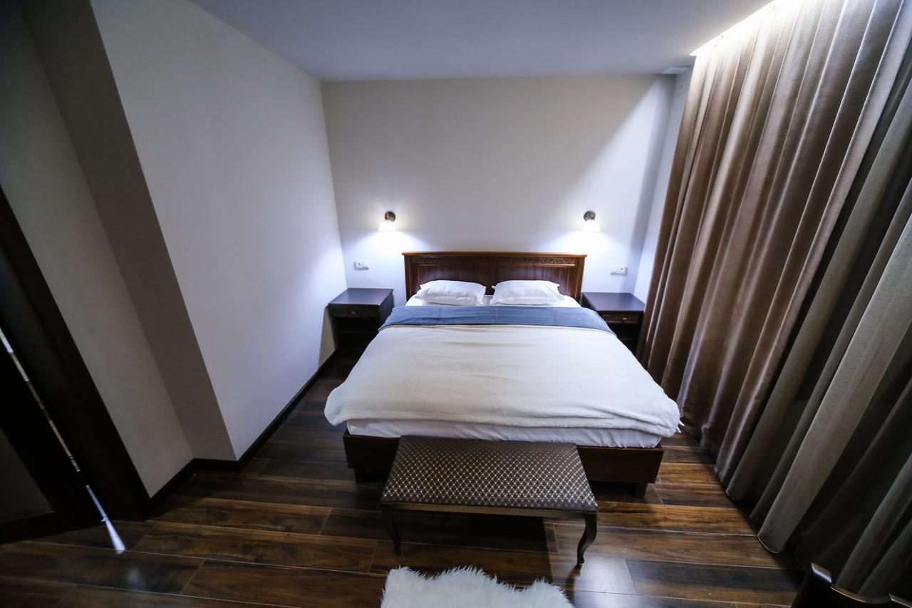 Dvin Hotel Pavlodar Exterior foto