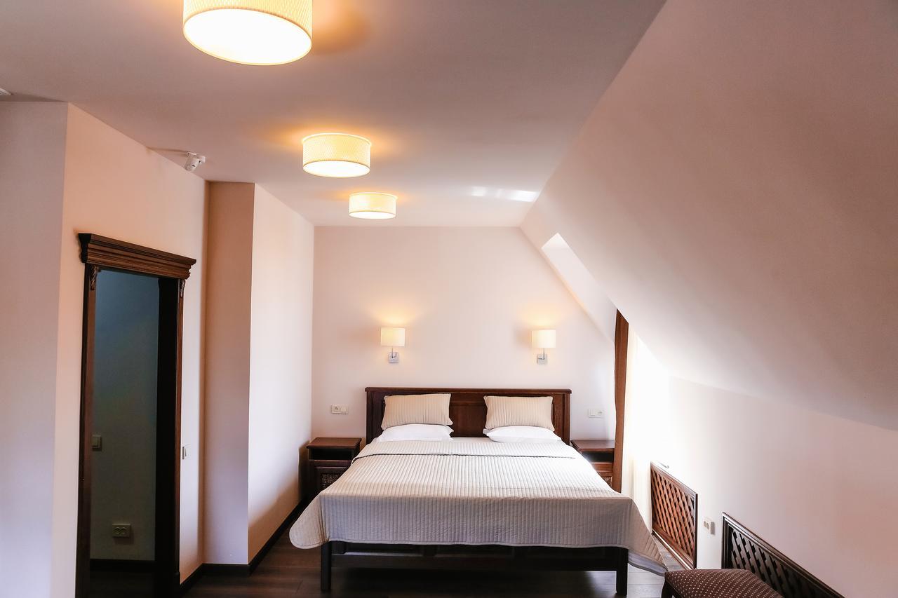 Dvin Hotel Pavlodar Exterior foto